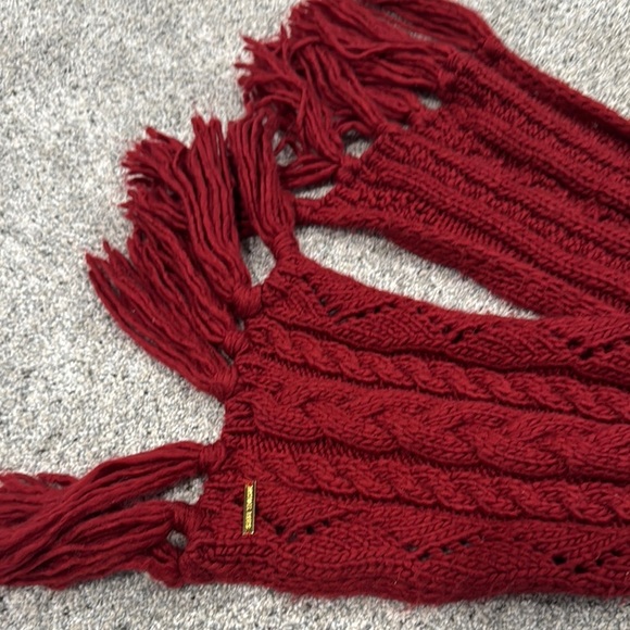 Michael Kors Elegant Red Knit Scarf - Picture 2 of 4
